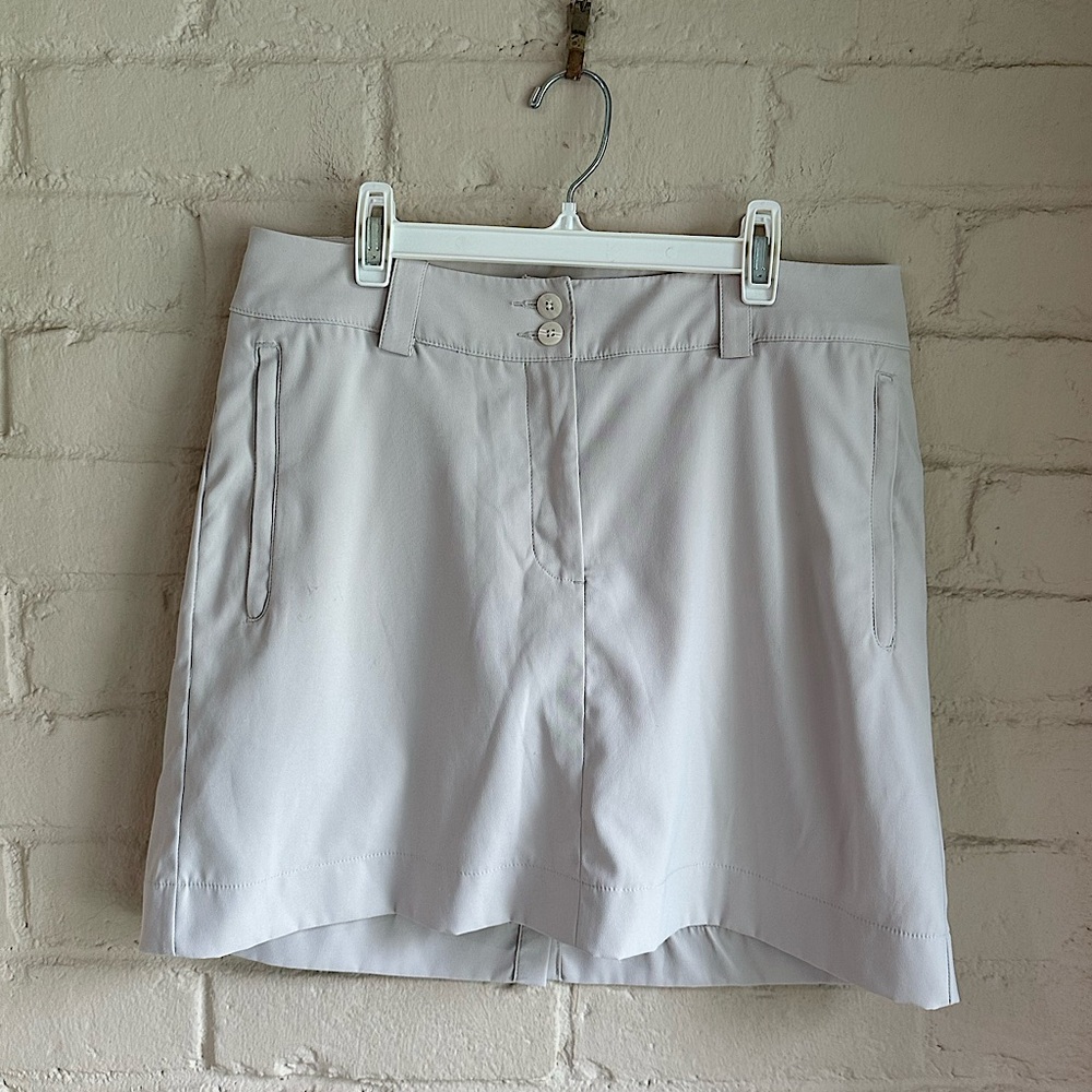 Nike Golf size 4 cream colored athletic skort